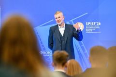 Бизнес и независимость: опубликована стратегия развития страны глазами Андрея Мельниченко